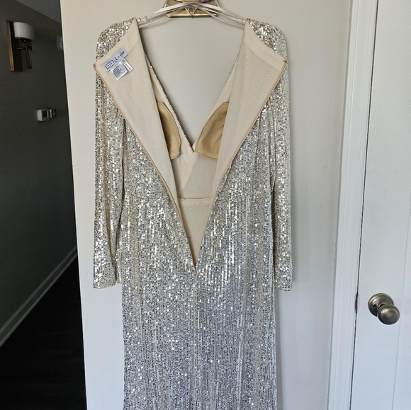 Ieena for Mac Duggal Silver Sequin High Slit Ruffle Formal Gown NWOT Size 10 - Picture 12 of 16